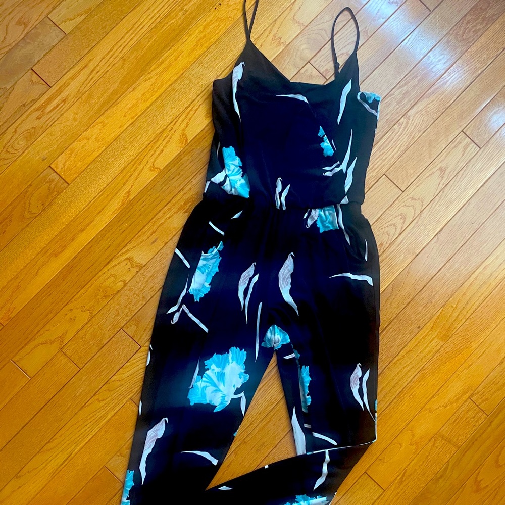 versatile sleeveless black romper w front pockets